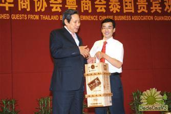 酒中酒霸送泰國前副總理