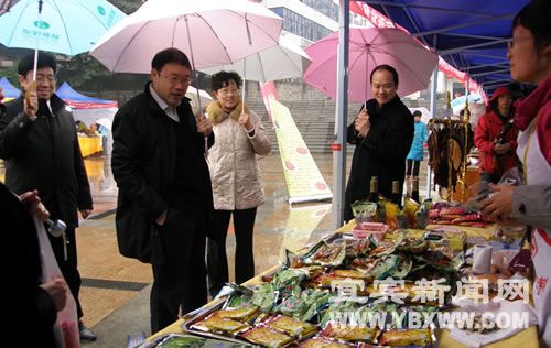 品味美酒楊冬生希望宜賓酒產業不斷開拓市場