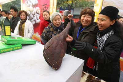 走出深山參展 巫溪特產旺銷(圖)