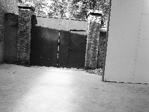 小作坊制售假桶裝水 '娃哈哈'