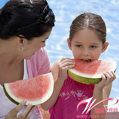吃對食物寶寶夏天不長痱子