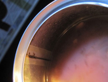 娃哈哈八寶粥被指內壁生銹