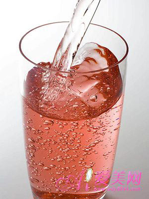 飲食技巧喝飲料小心喝出胖身材