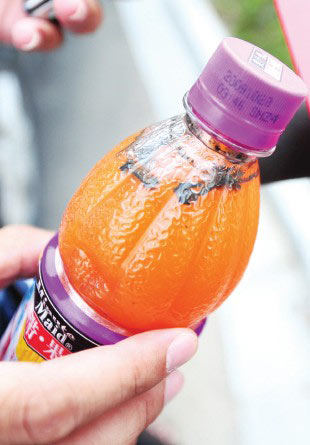 密封“美汁源”現(xiàn)黑斑