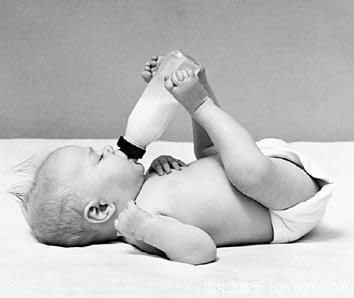 如何避免寶寶吐奶?