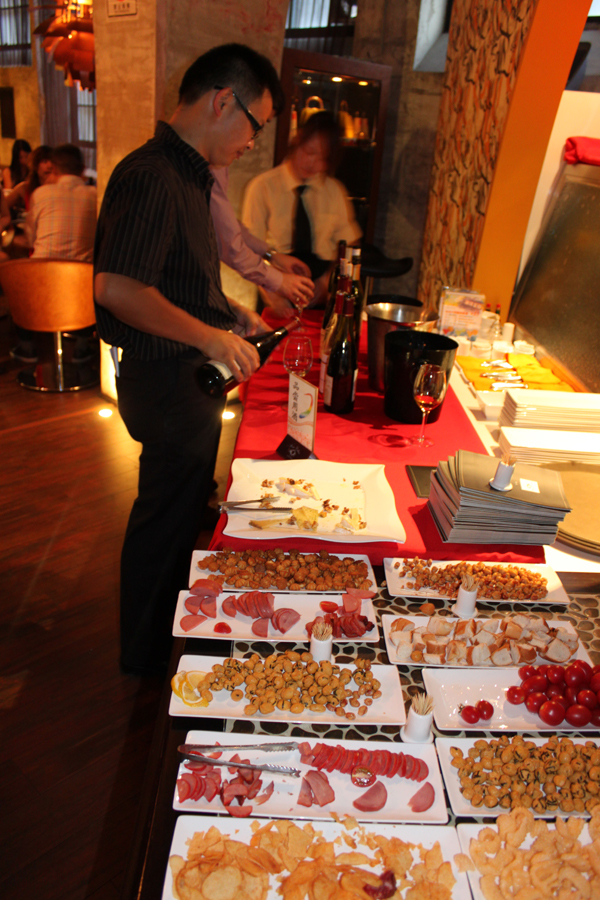 名酒評鑒沙龍現(xiàn)場酒果