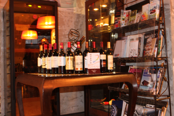 名酒評鑒沙龍現(xiàn)場展酒