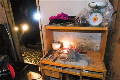 黑窩點低價買死豬批發上市 多部門聯手查抄(圖)