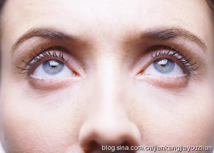 預防近視眼 多補鋅鐵鈣