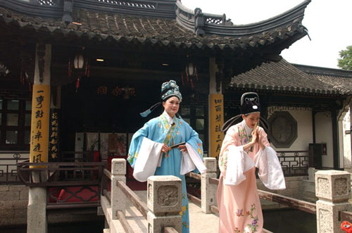 風(fēng)情園內(nèi)看社戲