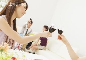 女人適當(dāng)飲酒 減肥又美容