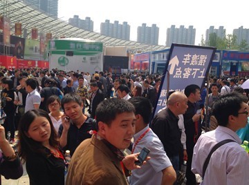 品尚紅酒華麗亮劍成都糖酒會(huì)