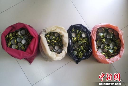 兩名男子盜竊4000個瓶啤酒瓶蓋賺外快被抓