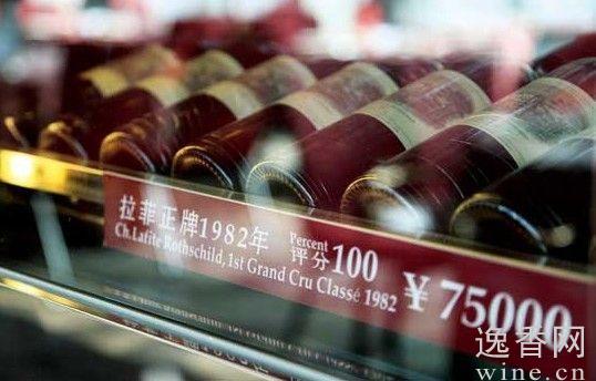 　一邊廂，以中糧長城葡萄酒、王朝酒業等為代表的國產葡萄酒巨頭們先后發出盈利預警;另一邊廂，進口洋酒巨頭保樂力加卻發布旗下紅酒品牌在華強勁增長的消息。業內人士分析指出，國產葡萄酒正在遭遇一場生死大考。