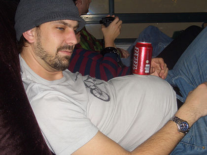 男人<a  data-cke-saved-  target='_blank'><font color='blue'>保健</font></a> 啤酒肚會讓睡眠質(zhì)量下降