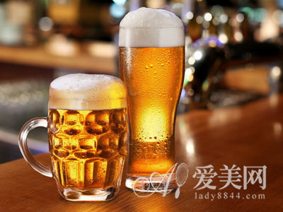  夏日喝啤酒悠著點兒 小心