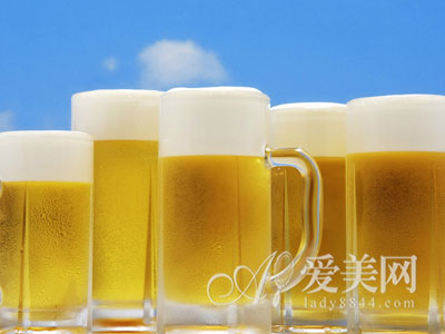  夏日喝啤酒悠著點兒 小心