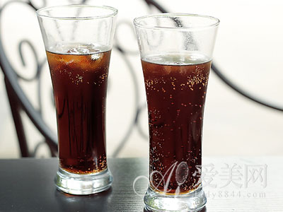 夏日喝飲料解渴要謹慎 小心