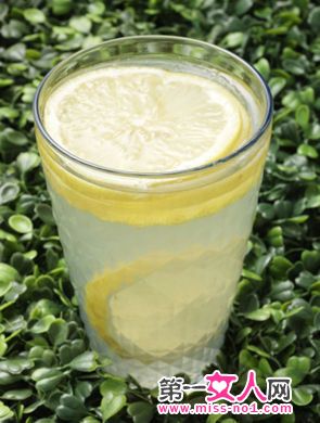 燃脂圣水 蜂蜜檸檬水神奇功效 