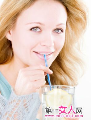 燃脂圣水 蜂蜜檸檬水神奇功效 