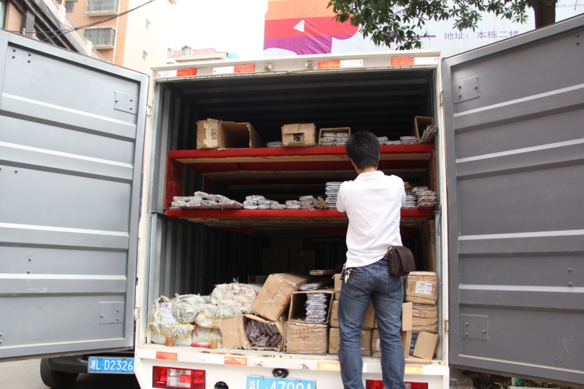 高端輕卡開瑞綠卡建材行業配送價值報告—訪“鑫美格”高端瓷磚輔料代理商王晶