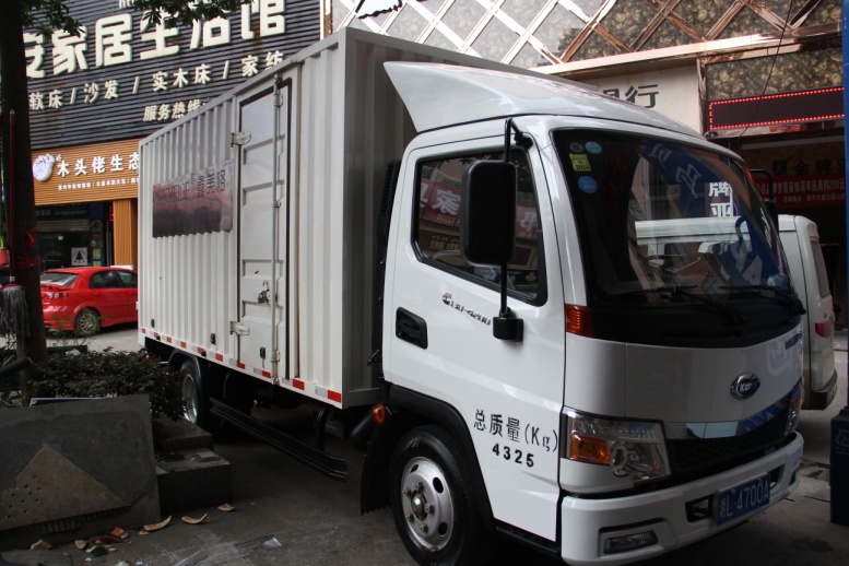 高端輕卡開瑞綠卡建材行業配送價值報告—訪“鑫美格”高端瓷磚輔料代理商王晶