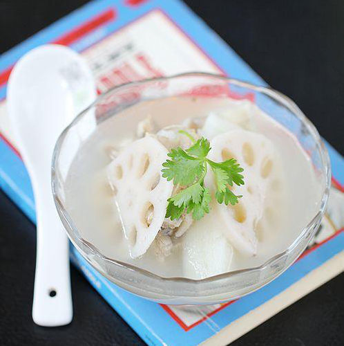 秋日兒童喝蔬菜湯更滋潤