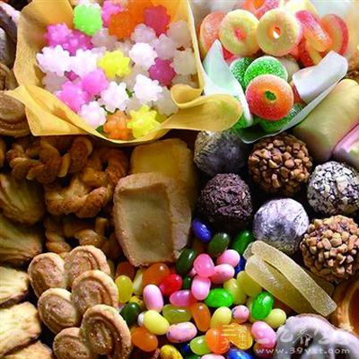 兒童專用食品中所謂的含有高鈣、高鐵的成分，事實上并不是天然有效的營養元素