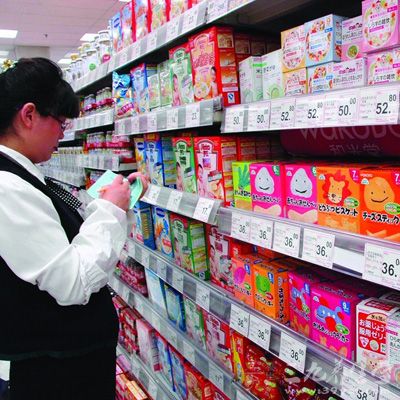 選購了幾瓶兒童肉松和牛肉干