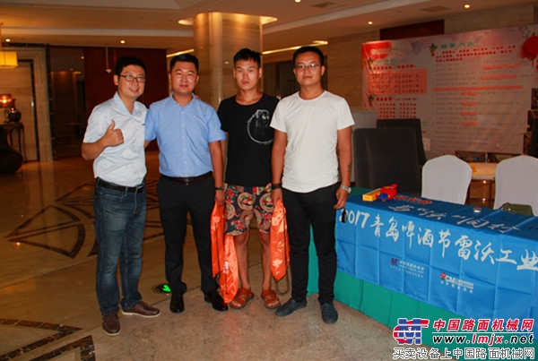 與“沃”同行 青島啤酒節雷沃工業游綻放夏日激情