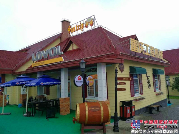 與“沃”同行 青島啤酒節雷沃工業游綻放夏日激情