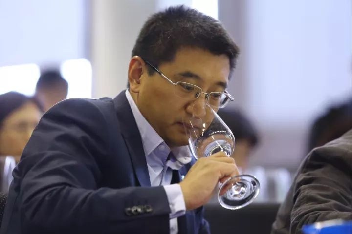 說明:http://image2.135editor.com/cache/remote/aHR0cHM6Ly9tbWJpei5xcGljLmNuL21tYml6X2pwZy9jTGN3bG11VnBVOG50cGJncTdEVDBWMWt1b3FYS0UxaWJPMlBtOVN4MkZSMmljREl2YUs1QWZSTDBzSHZhaWNNaWM1dXVGelZKdGNVUlBpY2w5aWJ0czR1TUtZZy82NDA/d3hfZm10PWpwZWc=