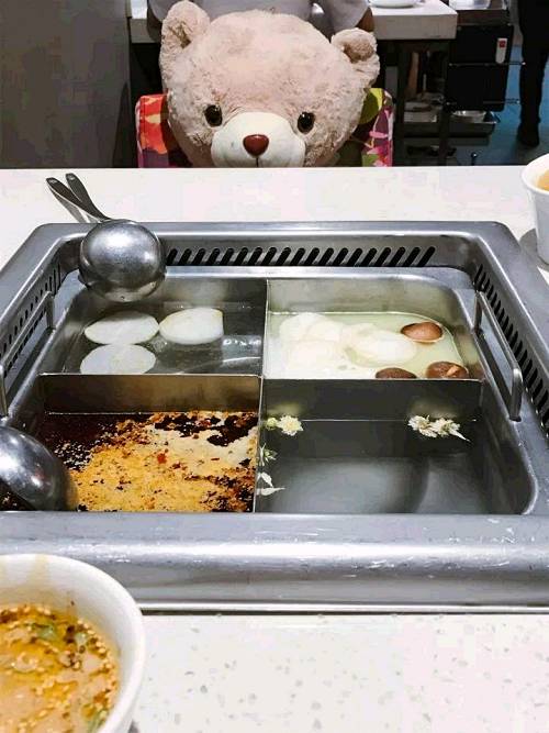 員工平均薪酬約6萬，去年大賺12億！服務“變態”的海底撈要上市了