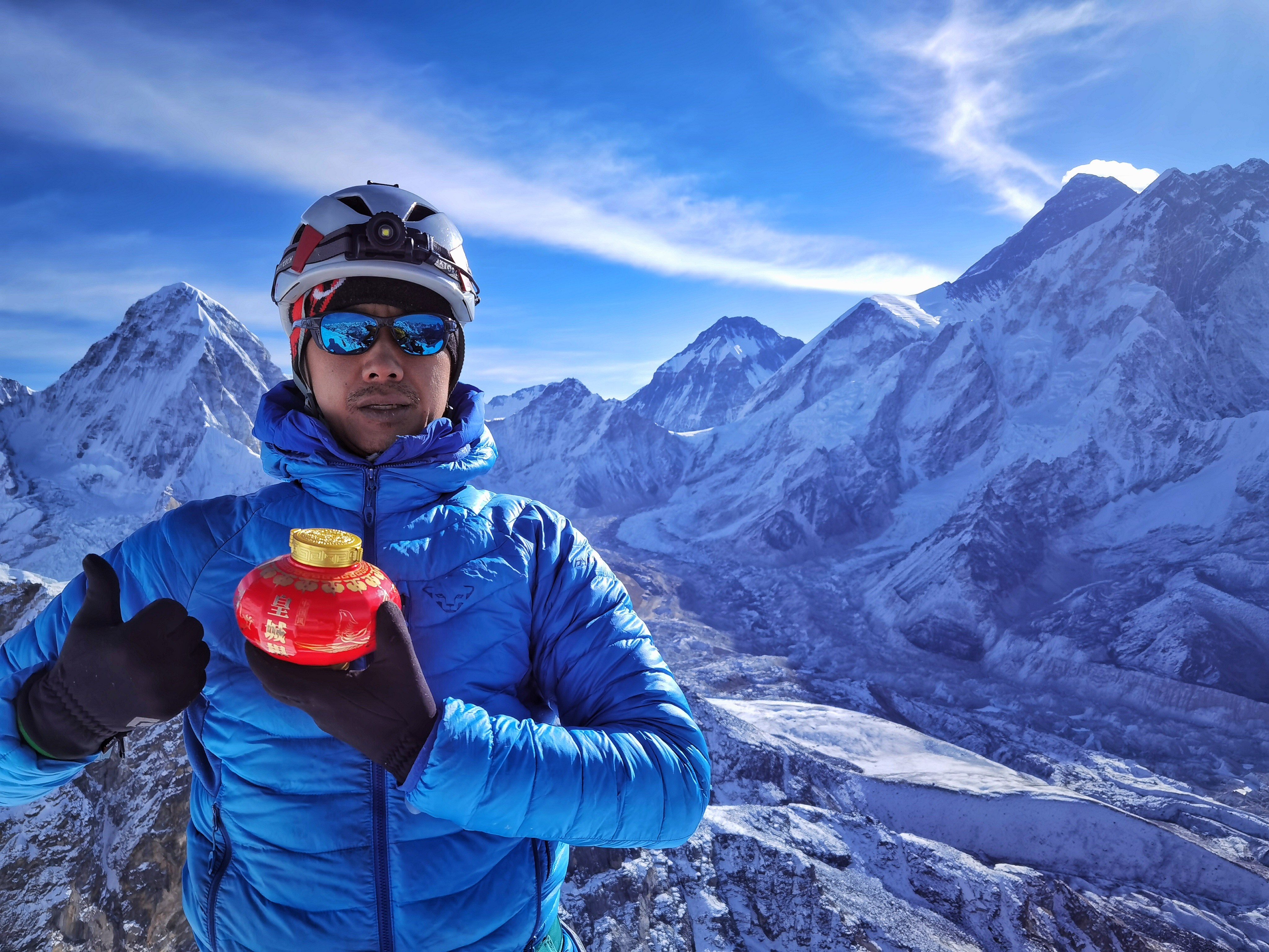 皇城根酒登頂羅布切6119m (3).jpg