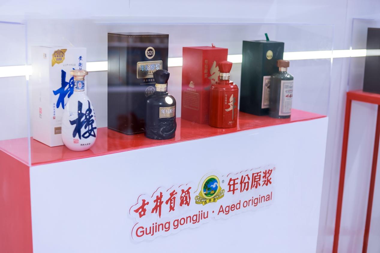 古井貢、黃鶴樓、老明光三大名酒大家族亮相德國科隆國際食品展。古井集團供圖