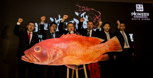 張裕公司董事、副總經理孫健與張裕五大進口葡萄酒市場部經理一齊帶領經銷商“釣大魚”